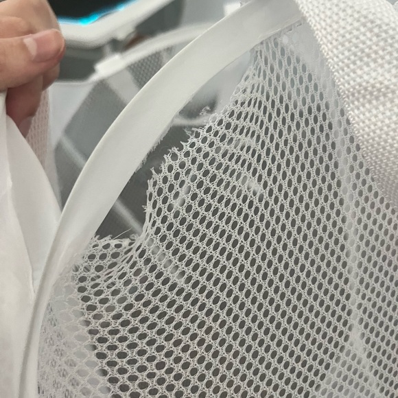 Foldable laundry hamper - Picture 3 of 4